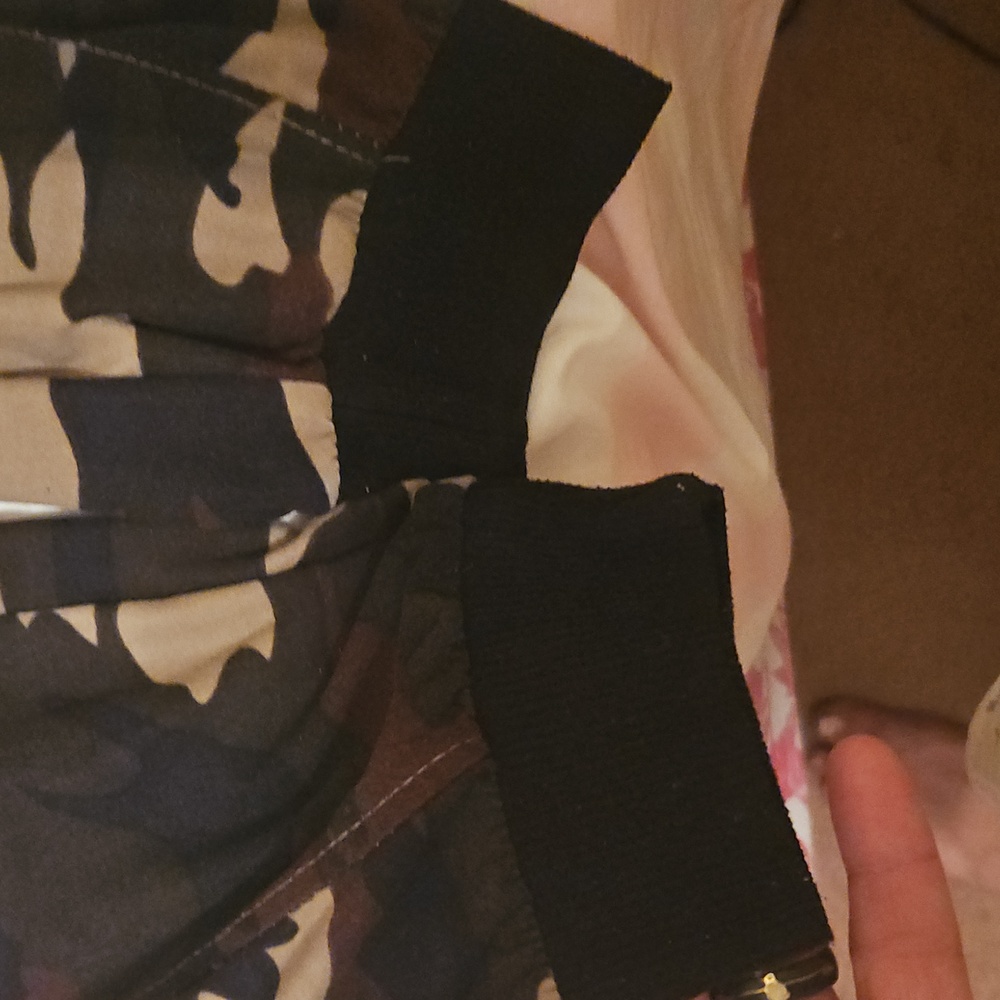 Very Soft Camo Jogger Pants With Netted Sides XL - Picture 2 of 6